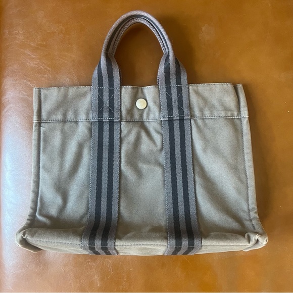 Stylish Tan Tote Bag - Picture 1 of 11